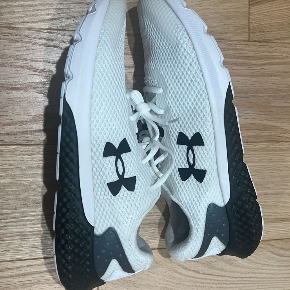 Under Armour Black and White Athletic Shoes new without tag